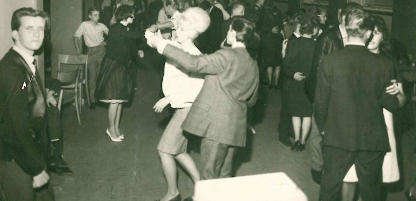 Unge danser på Parkskolen i 1960'erne